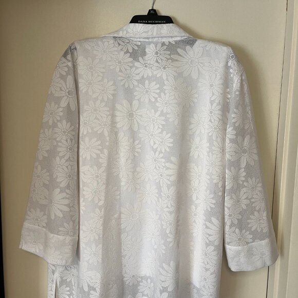 Alfred Dunner Lacy Daisy Top with white tank top attached underneath, Size XL - Picture 2 of 2